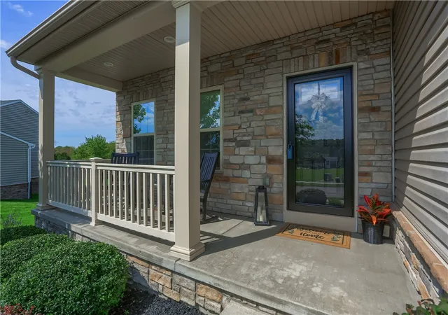 Photo 4 of Single family home for sale at 353 Park Edge Dr, Findlay Twp, PA 15026 | MLS# 1773795 | Listing updated on 2026-09-14