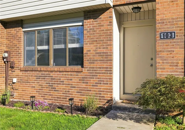 Photo 3 of Condo for sale at 103 Springwater Ct, Moon/crescent Twp, PA 15108 | MLS# 1773398 | Listing updated on 2026-09-13