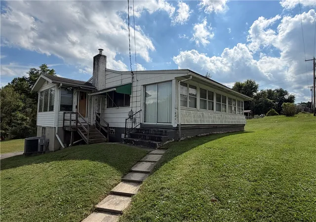 Photo 2 of Single family home for sale at 3031 W Crawford Ave, Dunbar Twp, PA 15425 | MLS# 1773778 | Listing updated on 2026-09-10