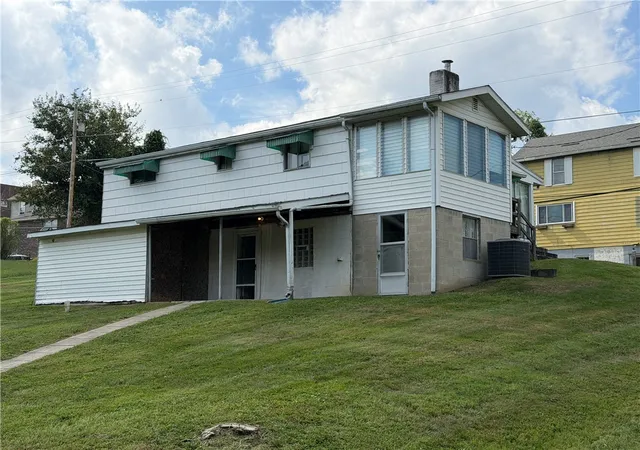 Photo 3 of Single family home for sale at 3031 W Crawford Ave, Dunbar Twp, PA 15425 | MLS# 1773778 | Listing updated on 2026-09-10