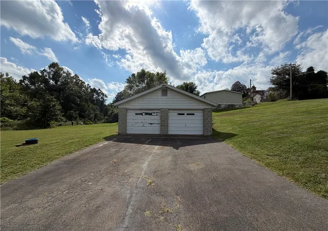 Photo 4 of Single family home for sale at 3031 W Crawford Ave, Dunbar Twp, PA 15425 | MLS# 1773778 | Listing updated on 2026-09-10