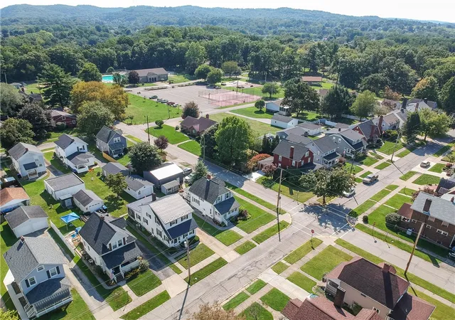 Photo 3 of Single family home for sale at 302 Foch St, Ellwood City, PA 16117 | MLS# 1772701 | Listing updated on 2026-09-12