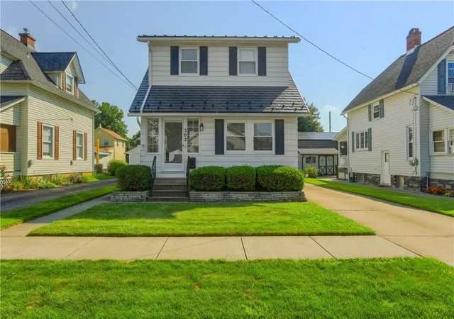 Photo 4 of Single family home for sale at 302 Foch St, Ellwood City, PA 16117 | MLS# 1772701 | Listing updated on 2026-09-12