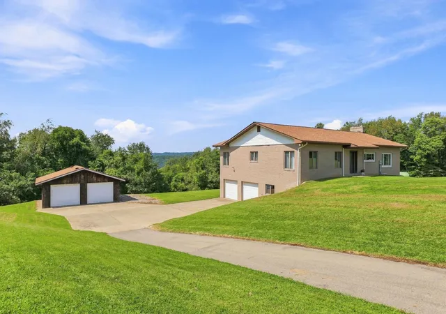 Photo 3 of Single family home for sale at 1005 Carlesa Dr, Raccoon Twp, PA 15001 | MLS# 1773879 | Listing updated on 2026-09-17