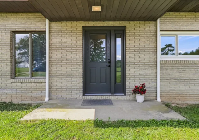 Photo 3 of Single family home for sale at 1005 Carlesa Dr, Raccoon Twp, PA 15001 | MLS# 1773879 | Listing updated on 2026-09-17