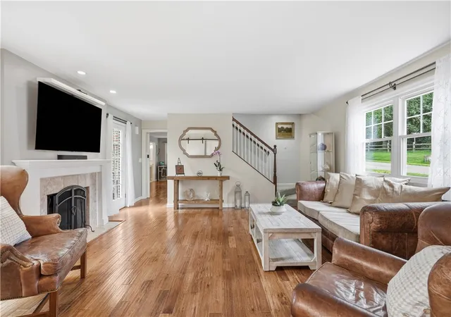 Photo 3 of Single family home for sale at 836 Old Thorn Run Rd, Moon/crescent Twp, PA 15108 | MLS# 1773797 | Listing updated on 2026-09-13