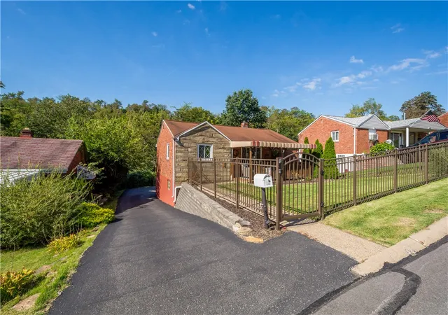 Photo 3 of Single family home for sale at 441 Glencoe Dr, West Mifflin, PA 15122 | MLS# 1773780 | Listing updated on 2026-09-12