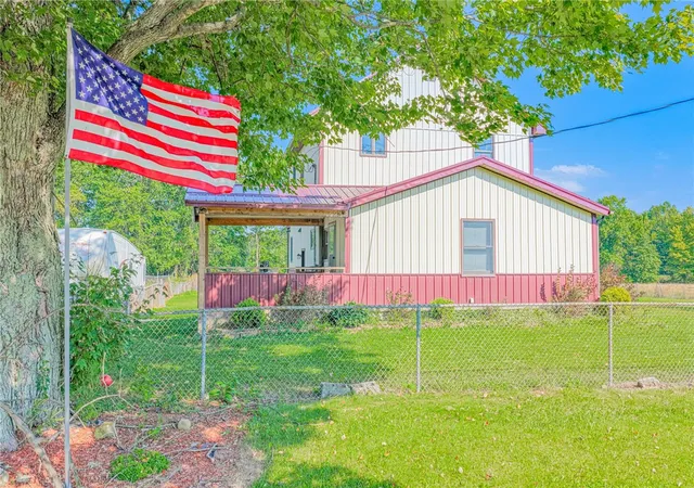 Photo 2 of Single family home for sale at 4217 Hillsville Rd, Pulaski Twp, PA 16143 | MLS# 1773771 | Listing updated on 2026-09-10