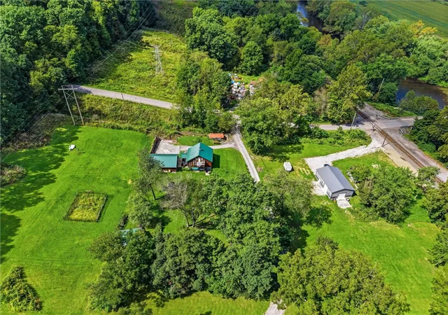 Photo 2 of Single family home for sale at 124 Pensy Ln, Mahoning Twp, PA 16132 | MLS# 1773661 | Listing updated on 2026-09-12