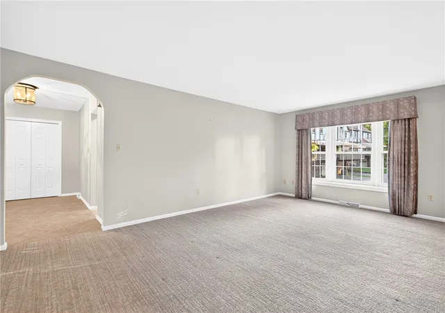 Photo 4 of Sale Pending at 222 Allenberry Cir, Mt Lebanon, PA 15234 | MLS# 1773854 | Listing updated on 2026-09-30
