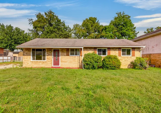 Photo 1 of Single family home for sale at 207 Longview Dr, Manor, PA 15642 | MLS# 1773901 | Listing updated on 2026-09-11