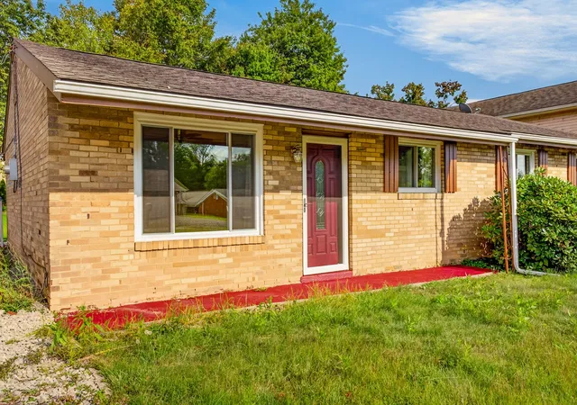 Photo 3 of Single family home for sale at 207 Longview Dr, Manor, PA 15642 | MLS# 1773901 | Listing updated on 2026-09-11