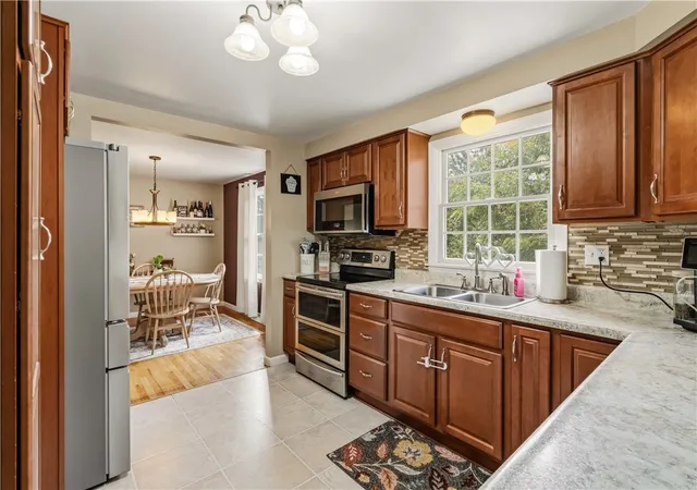 Photo 3 of Sale Pending at 137 Windsor Dr, Hempfield Twp, PA 15642 | MLS# 1773536 | Listing updated on 2026-09-14