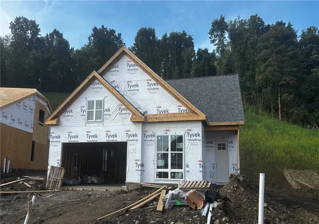 Photo 4 of Sale Pending at 257 Oliver Dr, South Park, PA 15129 | MLS# 1773905 | Listing updated on 2026-10-18