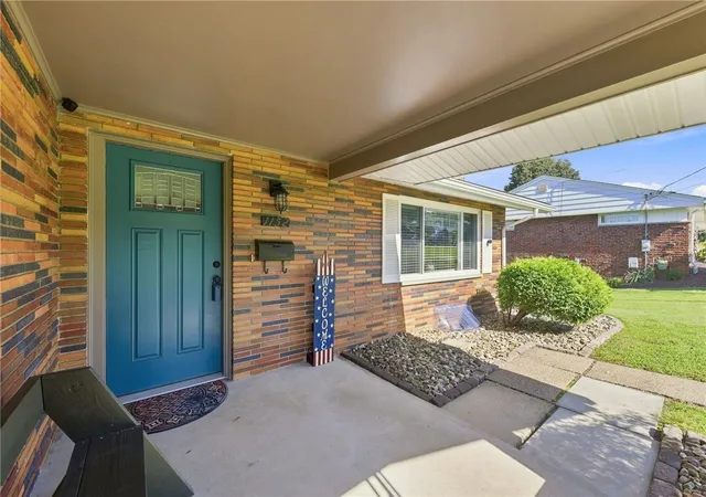 Photo 3 of Single family home for sale at 1152 Skyline Dr, Hempfield Twp, PA 15601 | MLS# 1773874 | Listing updated on 2026-09-10