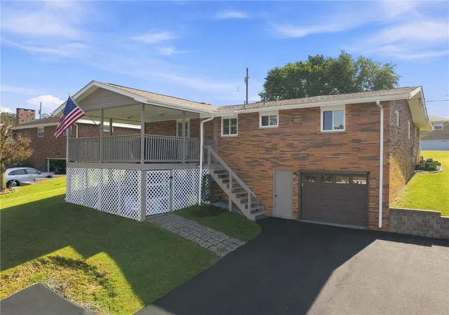 Photo 3 of Single family home for sale at 1152 Skyline Dr, Hempfield Twp, PA 15601 | MLS# 1773874 | Listing updated on 2026-09-10
