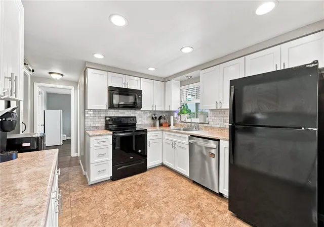Photo 4 of Single family home for sale at 1152 Skyline Dr, Hempfield Twp, PA 15601 | MLS# 1773874 | Listing updated on 2026-09-10