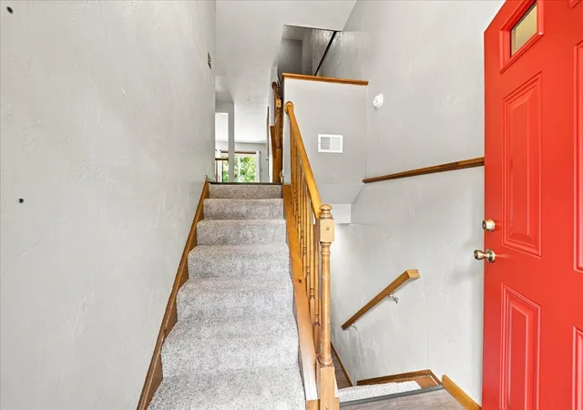 Photo 3 of Townhouse for sale at 109 Spruce Ct, Ross Twp, PA 15229 | MLS# 1773907 | Listing updated on 2026-09-13