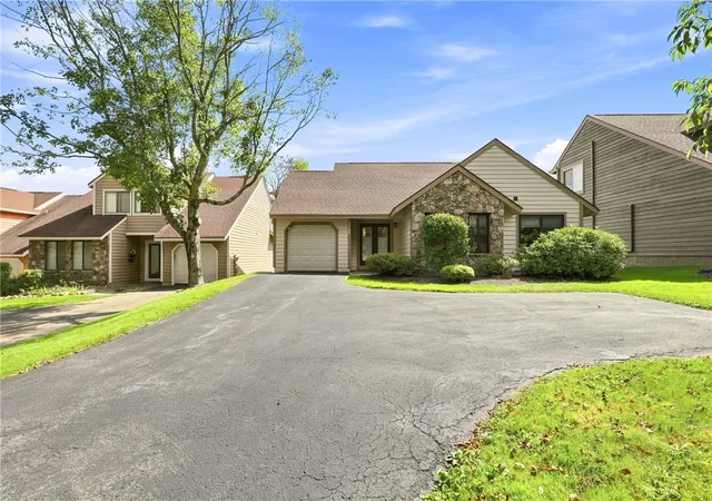 Photo 4 of Single family home for sale at 1727 Snowfield Run, Hidden Valley, PA 15502 | MLS# 1773898 | Listing updated on 2026-09-13
