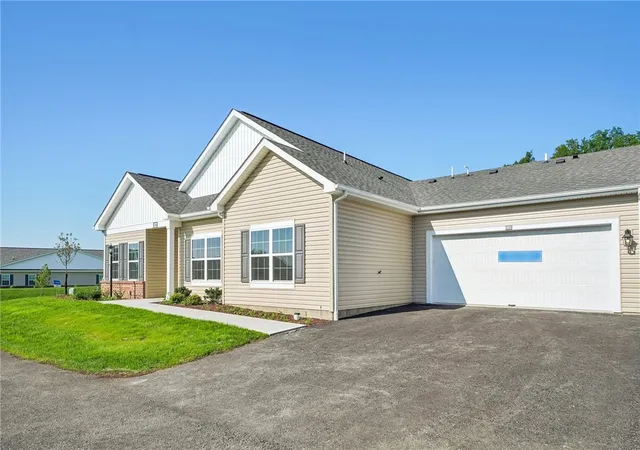 Photo 2 of Condo for sale at 2102 S Links Ave, Center Twp, PA 16001 | MLS# 1773921 | Listing updated on 2026-09-10
