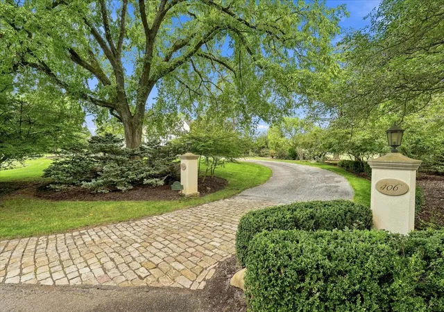 Photo 4 of Single family home for sale at 406 Hillside Dr, Sewickley Heights, PA 15143 | MLS# 1773925 | Listing updated on 2026-09-11