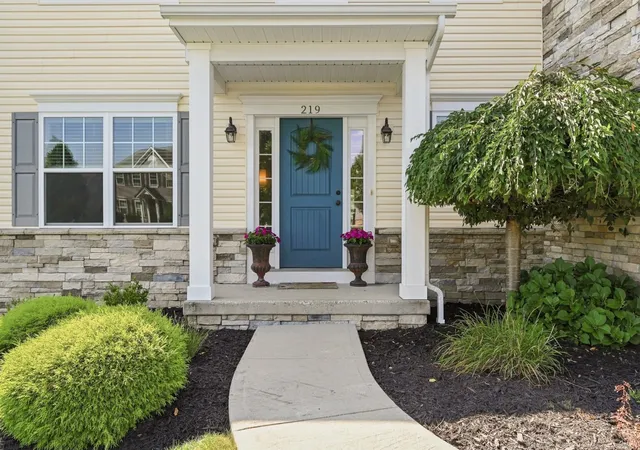 Photo 2 of Single family home for sale at 219 Buckingham Dr, Ohio Twp, PA 15237 | MLS# 1773928 | Listing updated on 2026-09-12