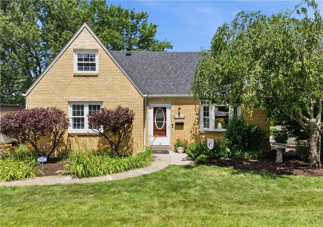 Photo 1 of Single family home for sale at 1100 Raven Dr, Scott Twp, PA 15243 | MLS# 1773924 | Listing updated on 2026-10-20