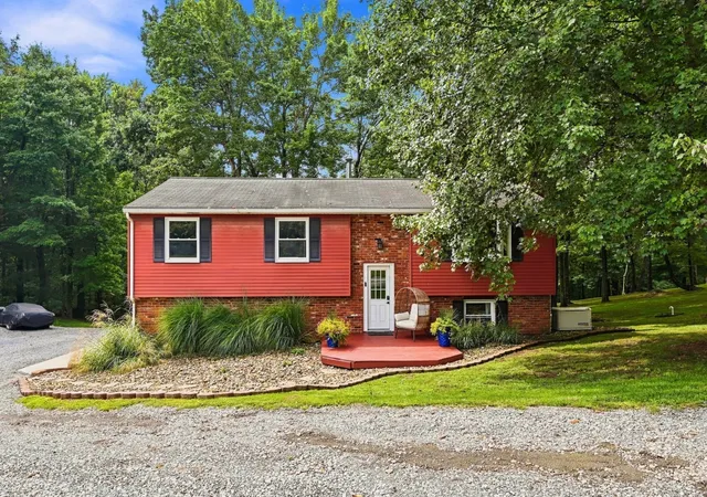 Photo 1 of Single family home for sale at 1615 Us Route 30, Hanover Twp, PA 15050 | MLS# 1773937 | Listing updated on 2026-09-13