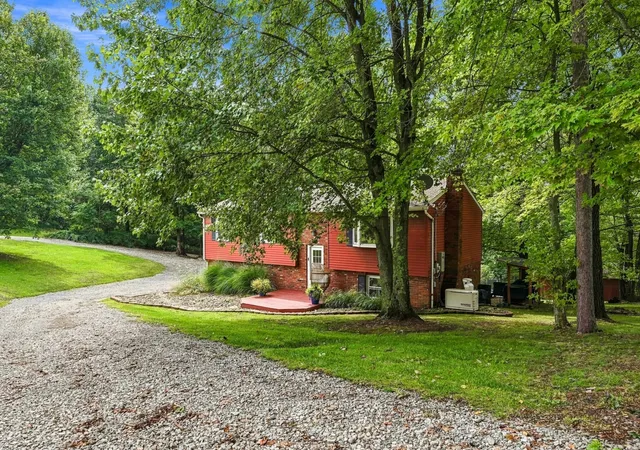 Photo 2 of Single family home for sale at 1615 Us Route 30, Hanover Twp, PA 15050 | MLS# 1773937 | Listing updated on 2026-09-13