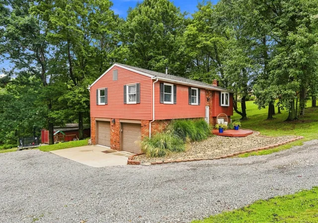 Photo 3 of Single family home for sale at 1615 US Route 30, Hanover Twp, PA 15050 | MLS# 1773937 | Listing updated on 2026-09-13