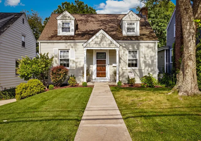 Single family home for sale at 727 Vermont Ave, Mt Lebanon, PA 15234 | MLS# 1773940