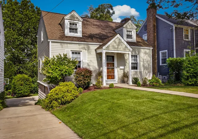 Photo 2 of Single family home for sale at 727 Vermont Ave, Mt Lebanon, PA 15234 | MLS# 1773940 | Listing updated on 2026-09-12