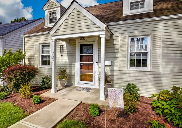 Photo 3 of Single family home for sale at 727 Vermont Ave, Mt Lebanon, PA 15234 | MLS# 1773940 | Listing updated on 2026-09-12