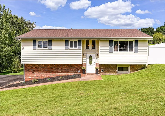 Photo 1 of Single family home for sale at 421 Hillcrest Dr, Unity  Twp, PA 15650 | MLS# 1773416 | Listing updated on 2026-09-25