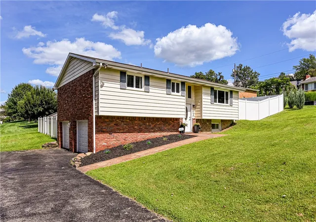Photo 2 of Single family home for sale at 421 Hillcrest Dr, Unity  Twp, PA 15650 | MLS# 1773416 | Listing updated on 2026-09-25