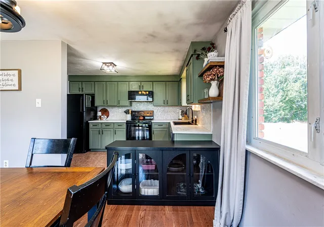 Photo 3 of Single family home for sale at 421 Hillcrest Dr, Unity  Twp, PA 15650 | MLS# 1773416 | Listing updated on 2026-09-25