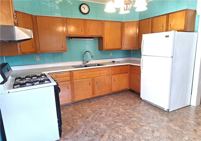 Photo 3 of Sale Pending at 712 Line Ave, Ellwood City, PA 16117 | MLS# 1773934 | Listing updated on 2026-09-12