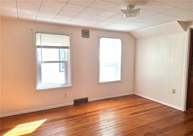 Photo 4 of Sale Pending at 712 Line Ave, Ellwood City, PA 16117 | MLS# 1773934 | Listing updated on 2026-09-12