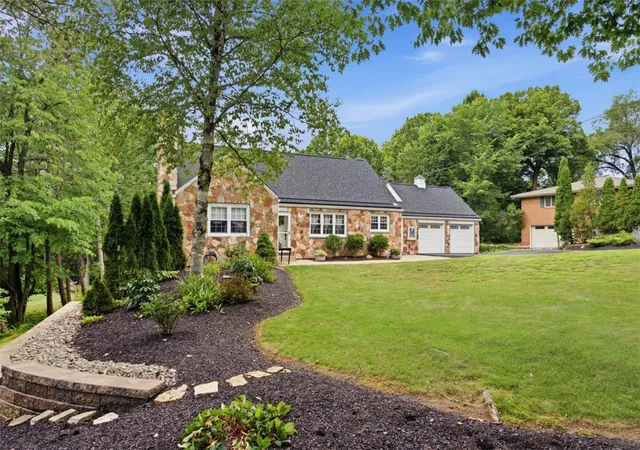 Photo 1 of Single family home for sale at 1820 Kent Rd, Upper St Clair, PA 15241 | MLS# 1773931 | Listing updated on 2026-09-30