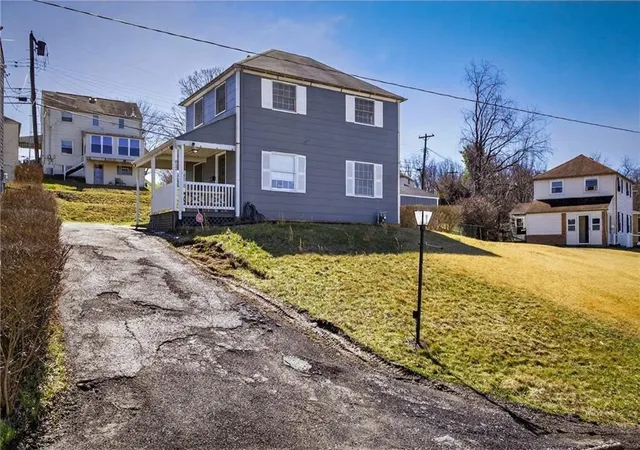 Photo 3 of Single family home for sale at 612 Independence Dr, Clairton, PA 15025 | MLS# 1773955 | Listing updated on 2026-09-11