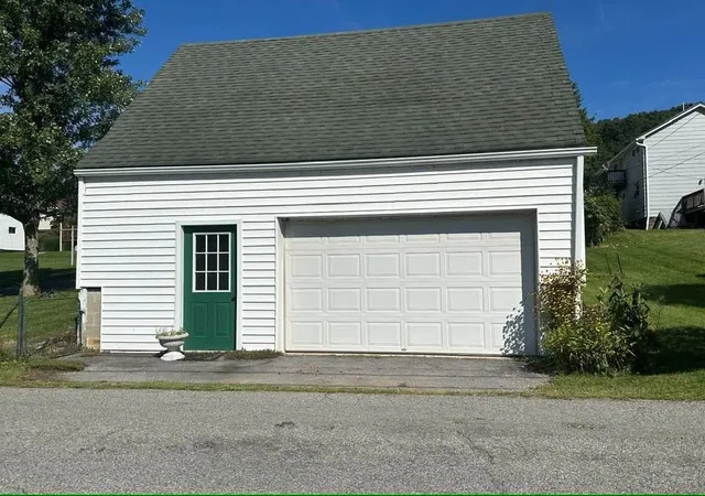 Photo 28 of Single family home for sale at 720 Penn St, New Bethlehem, PA 16242 | MLS# 1773975 | Listing updated on 2026-10-06