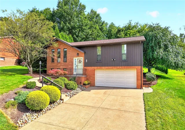 Photo 2 of Single family home for sale at 29 Lakeview Dr, Carroll Twp, PA 15063 | MLS# 1773892 | Listing updated on 2026-09-16