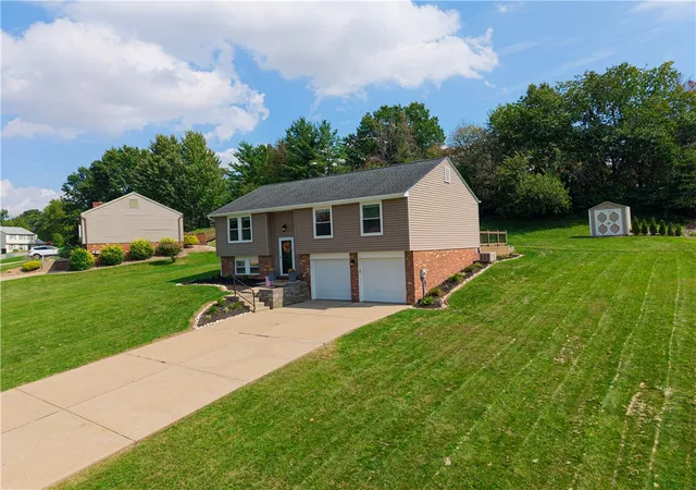 Photo 2 of Single family home for sale at 73 Fawnvue Dr, Robinson Twp, PA 15136 | MLS# 1773961 | Listing updated on 2026-09-12