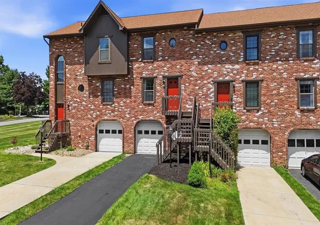 Photo 3 of Townhouse for sale at 602 Sunset Cir, Cranberry Twp, PA 16066 | MLS# 1773983 | Listing updated on 2026-09-11