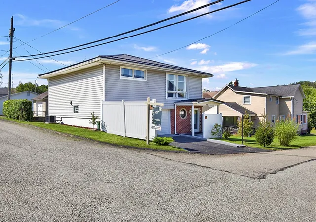 Photo 3 of Sale Pending at 408 Center St, Vanderbilt, PA 15486 | MLS# 1773994 | Listing updated on 2026-10-01