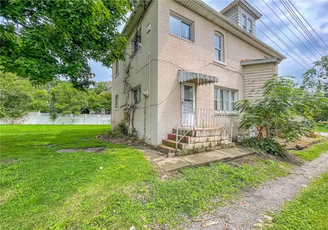 Photo 2 of Multi family home for sale at 309 Phillips St, New Castle, PA 16101 | MLS# 1774000 | Listing updated on 2026-09-11
