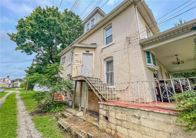 Photo 2 of House for sale at 309 Phillips St, New Castle, PA 16101 | MLS# 1774000 | Listing updated on 2026-09-11