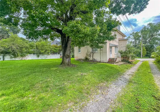 Listing Photo 2 - Condo for sale in building located at 309 Phillips St, New Castle, PA 16101