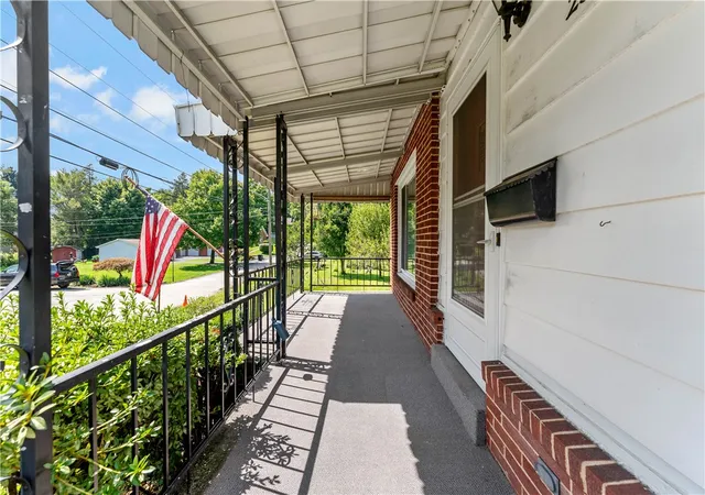 Photo 2 of Single family home for sale at 25 Barclay St, City Of Greensburg, PA 15601 | MLS# 1773740 | Listing updated on 2026-09-14