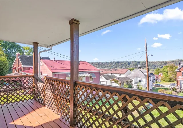 Listing Photo 5 - Condo for sale in building located at 1909 Woodmont Ave, New Kensington, PA 15068